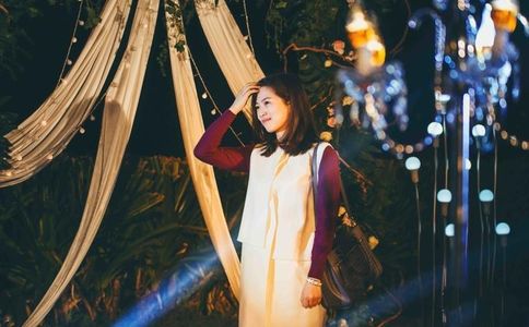 婚纱里面穿什么内衣合适_婚纱